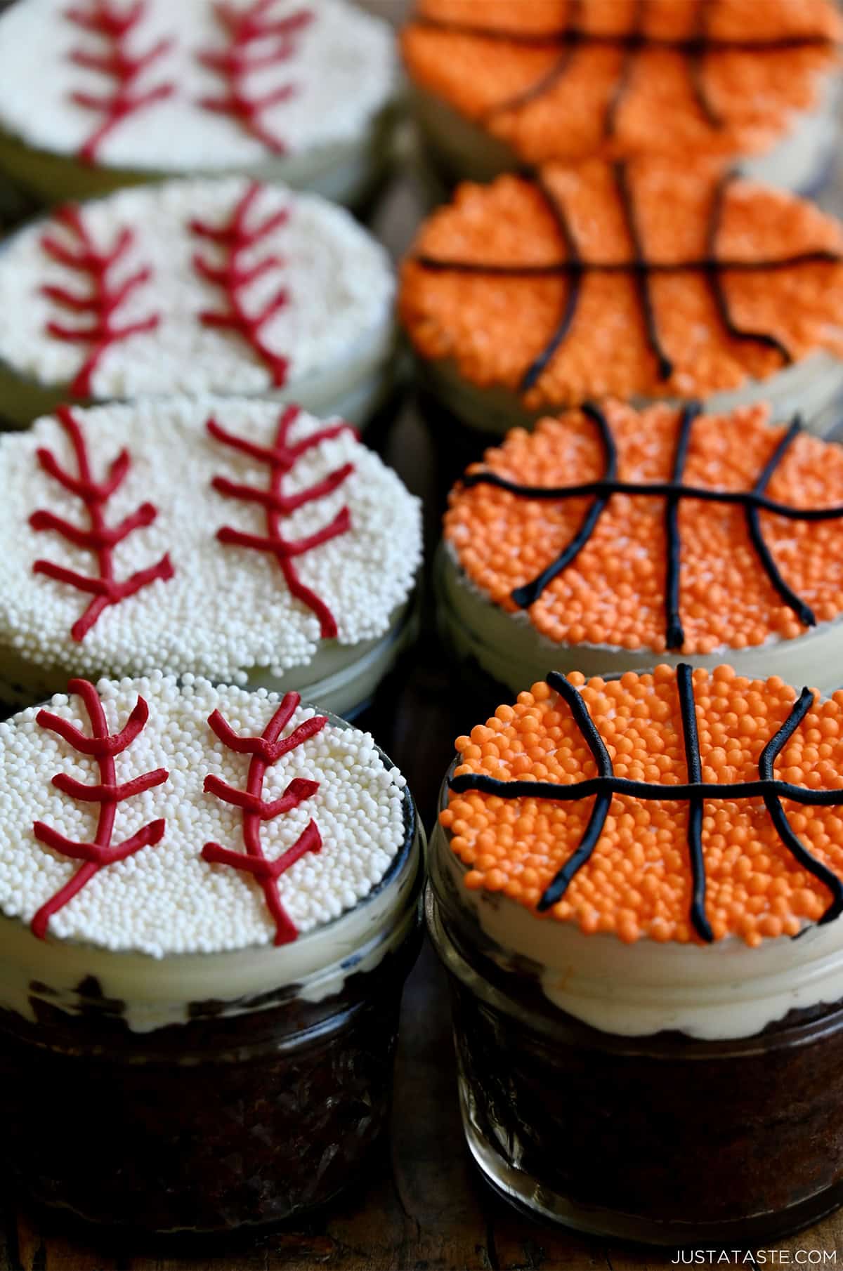 How to make dot cakes that look like baseballs and basketballs.