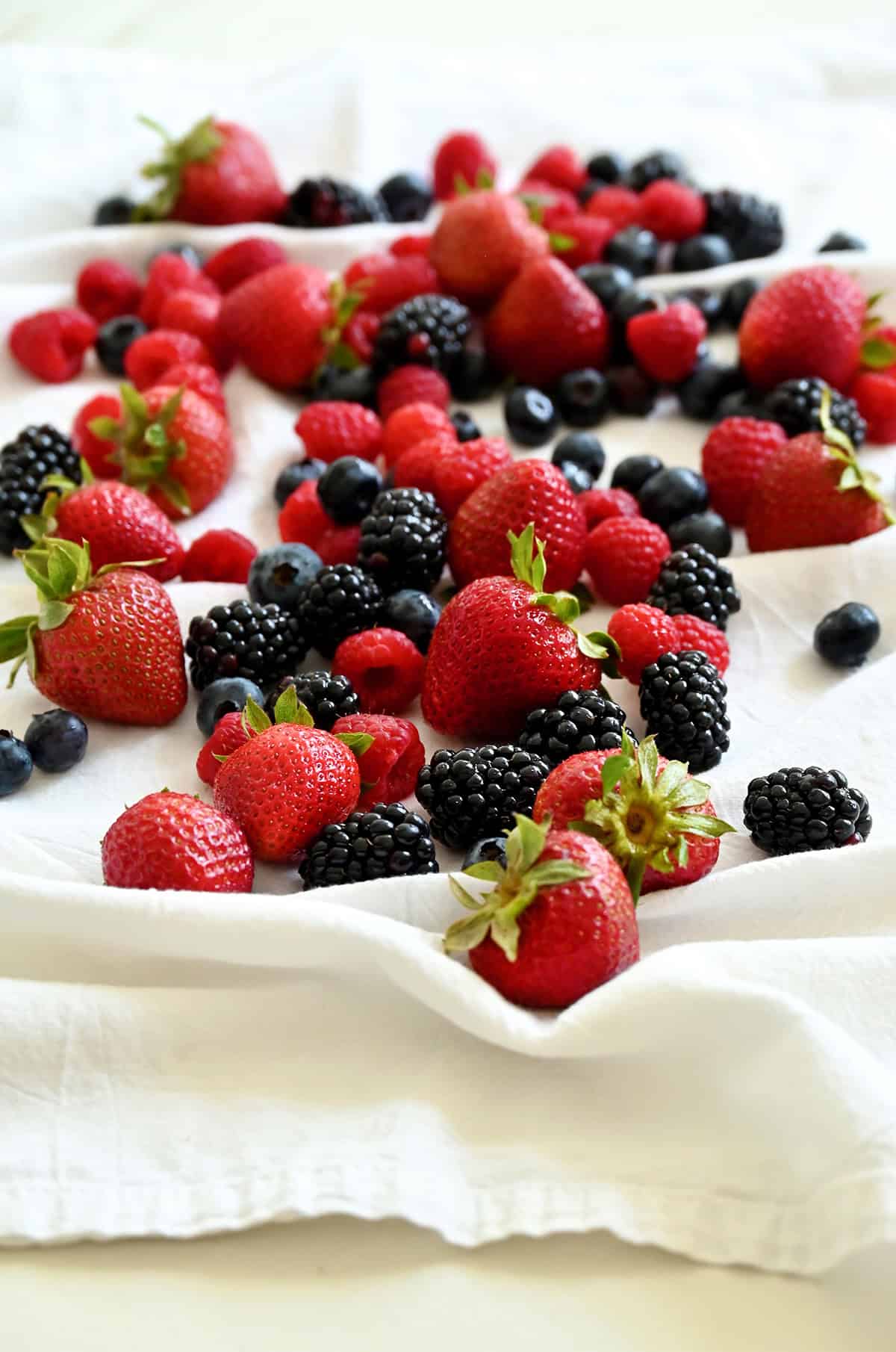 Drying berries with paper towels.